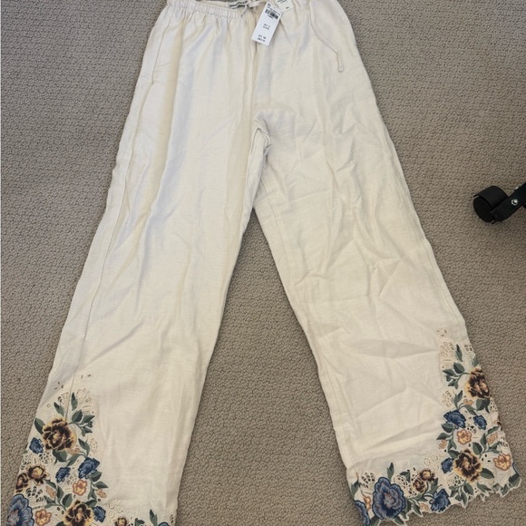 Abercrombie & Fitch Cream Wide Leg Pants and top with Blue Floral Embroidery - Picture 5 of 5